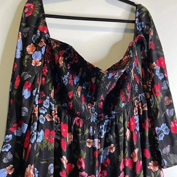 Sonsy Black Floral Off The Shoulder Shorts Romper - Picture 4 of 9